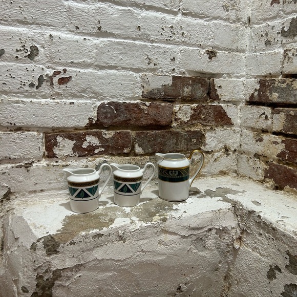 Vintage CHRISTIAN DIOR Creamer Set. 
3 Green and Gold Creamers perfect for milk - Picture 10 of 10